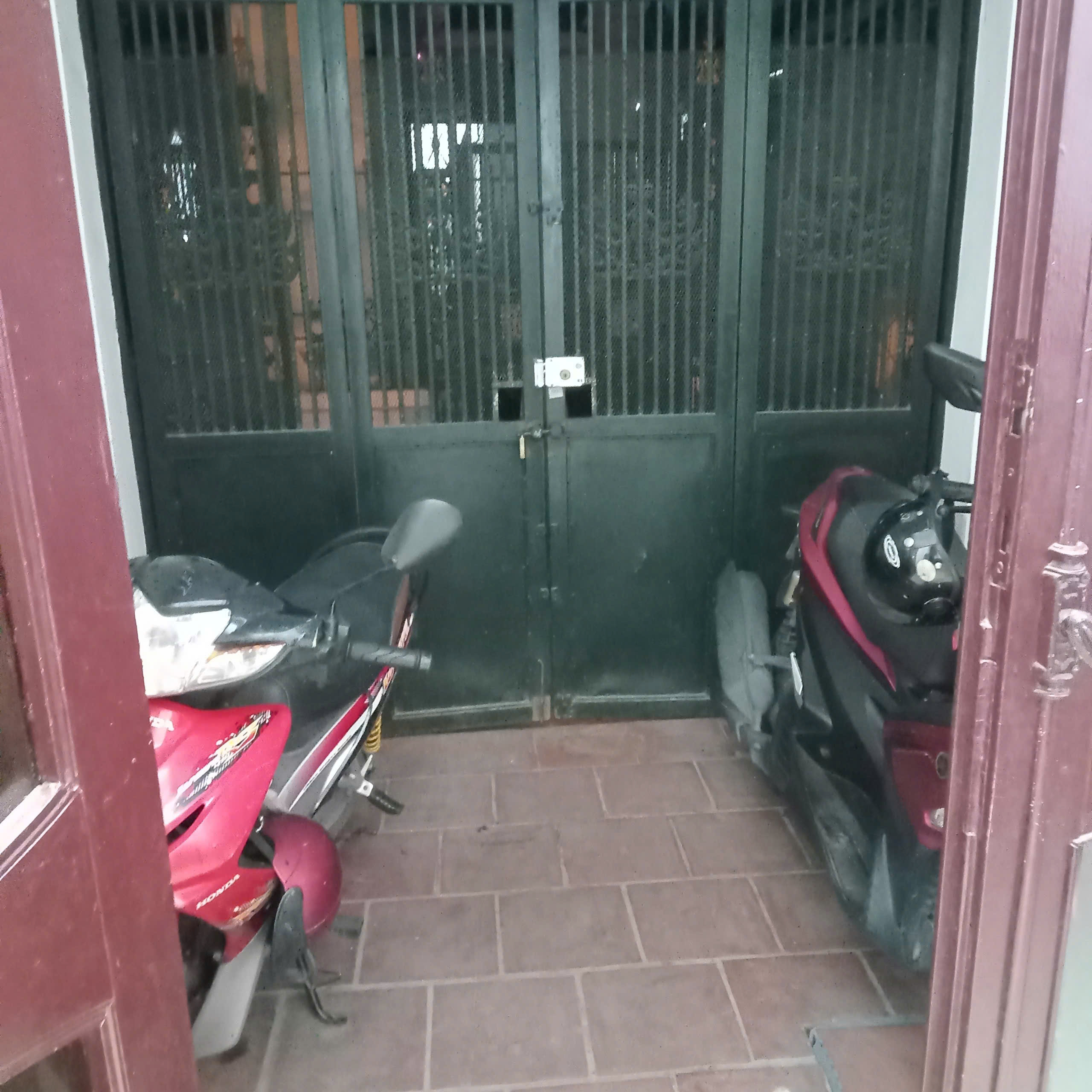 Cho thuê nhà ngõ 29 Khương Hạ, 35m2 x 4 tầng, 4 ngủ, 3 wc.13,5 triệu