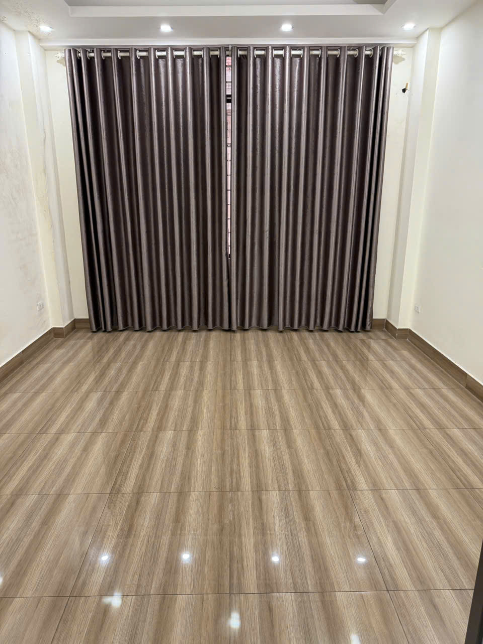 Cho thuê nhà nguyên căn 649 Lĩnh Nam, Diện tích 30m2 x 5 tầng – 3 ngủ to, 12 triệu/th