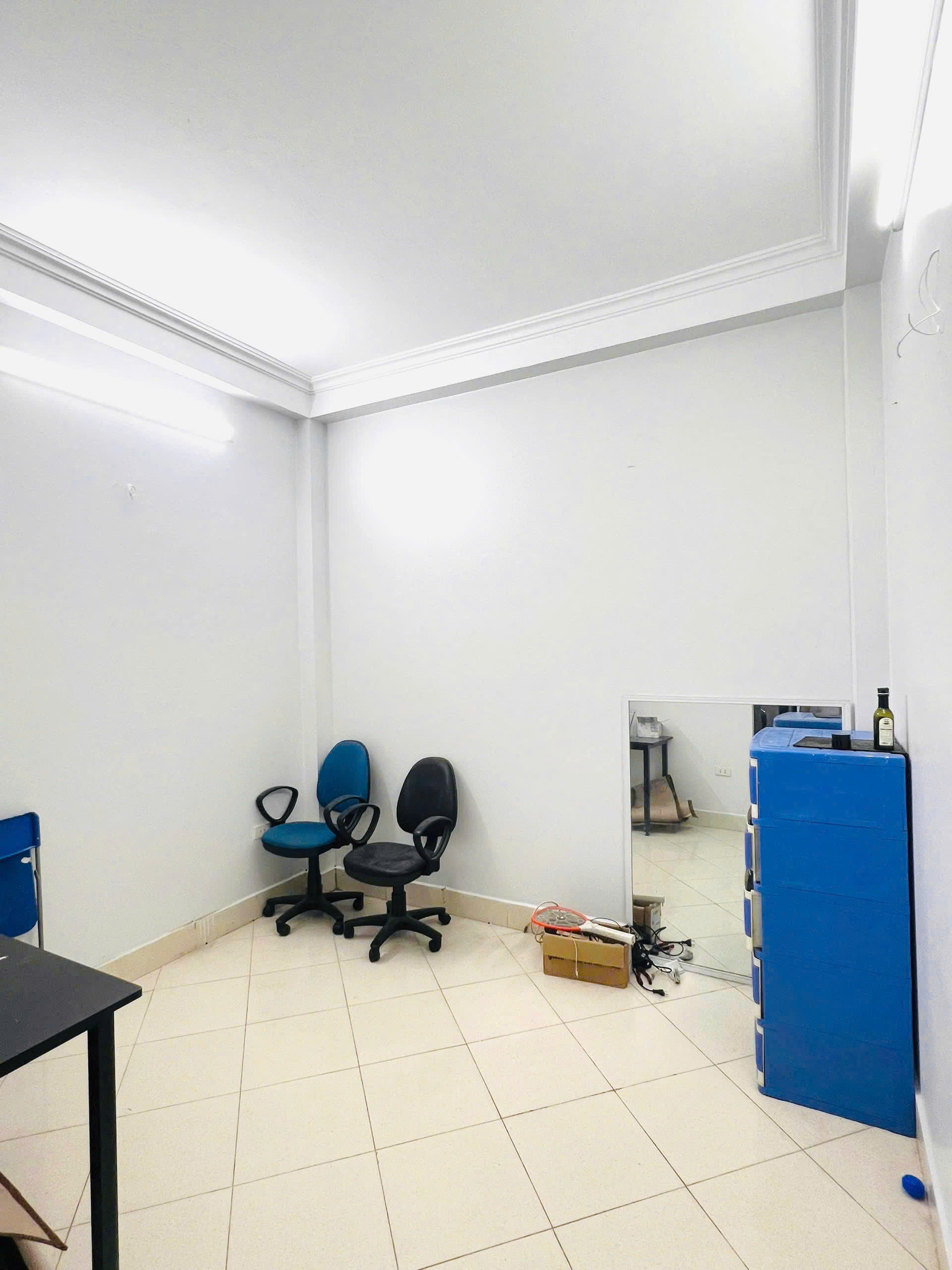 Cho thuê nhà nguyên căn ngõ Lương Khánh Thiện, 30m2 x 4 tầng, 4 ngủ 3 wc, 11.5 triệu