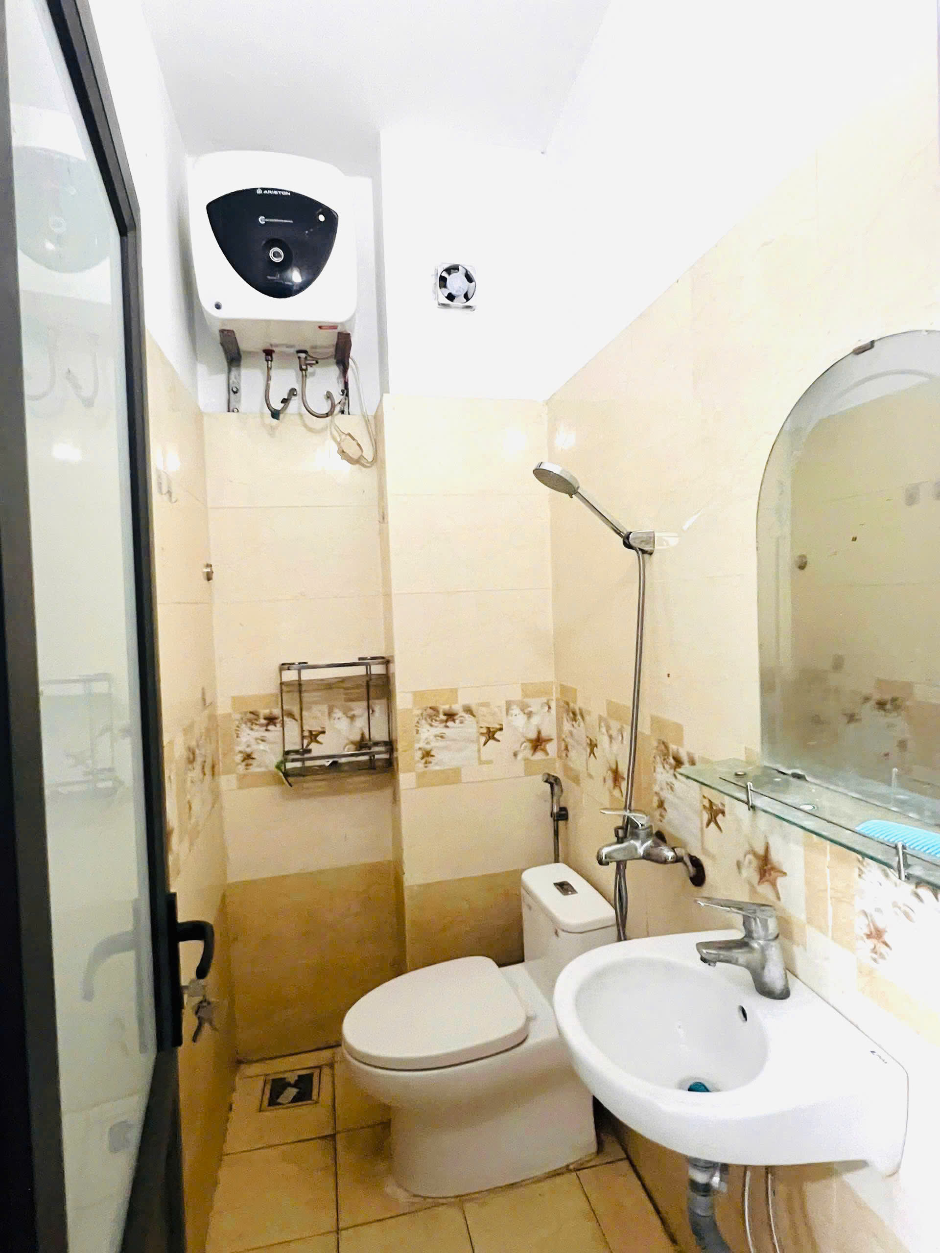 Cho thuê nhà nguyên căn ngõ Lương Khánh Thiện, 30m2 x 4 tầng, 4 ngủ 3 wc, 11.5 triệu