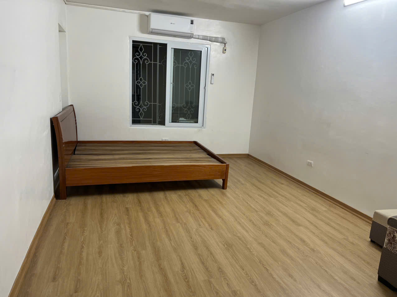 Cho thuê căn hộ tập thể Mai Động, 60m2, 2 ngủ, 1 vệ sinh, 6.5 Triệu