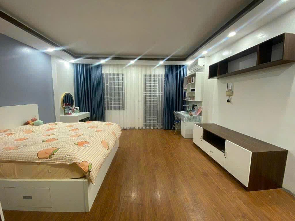 Ngõ 141 Nguyễn Chính, vừa KD on kết hợp ở gđ, 5 tầng x 45m2, thang máy, 16 triệu/th