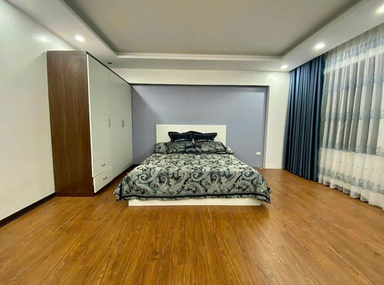 Ngõ 141 Nguyễn Chính, vừa KD on kết hợp ở gđ, 5 tầng x 45m2, thang máy, 16 triệu/th