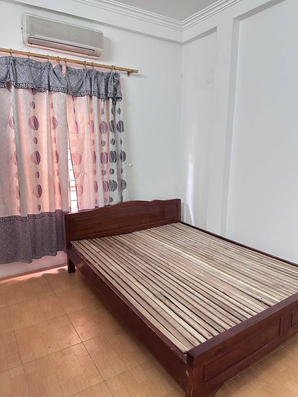 Cho thuê nhà Nguyễn Khoái, 34m2, 4 tầng, 5 ngủ, 11.5 Triệu