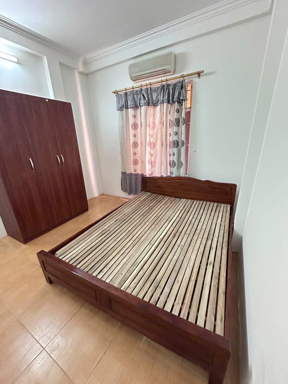 Cho thuê nhà Nguyễn Khoái, 34m2, 4 tầng, 5 ngủ, 11.5 Triệu