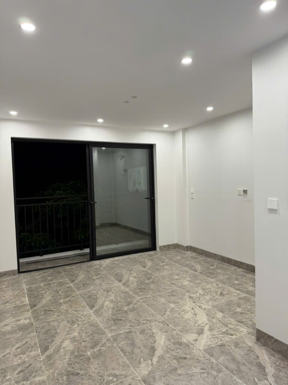 Cho thuê nhà Tây Trà 5.5 tầng x 40m2, phân lô ô tô làm văn phòng, Trung tâm, 25 Triệu