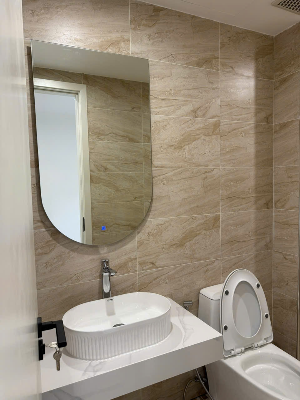 Cho thuê nhà Tây Trà 5.5 tầng x 40m2, phân lô ô tô làm văn phòng, Trung tâm, 25 Triệu