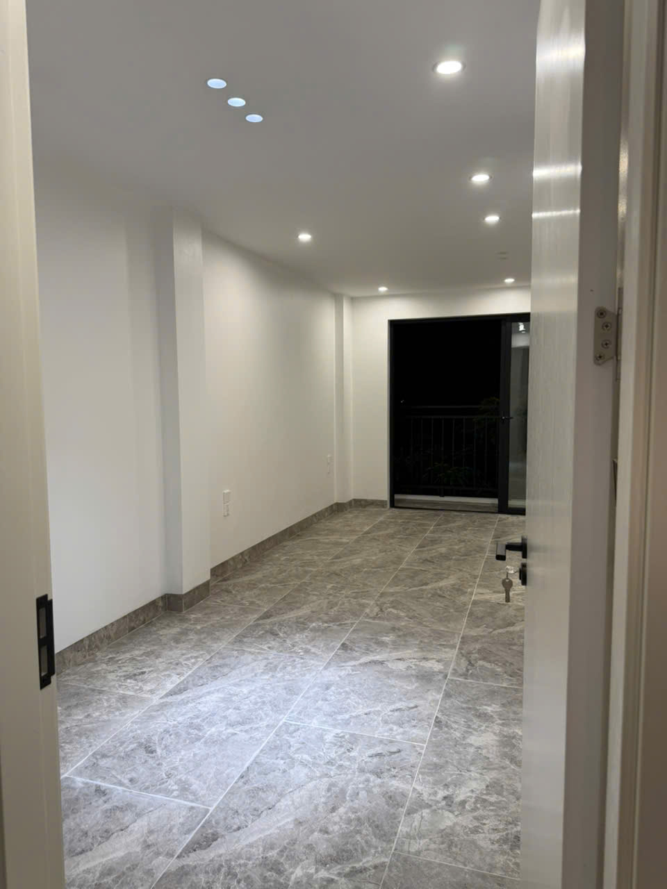 Cho thuê nhà Tây Trà 5.5 tầng x 40m2, phân lô ô tô làm văn phòng, Trung tâm, 25 Triệu