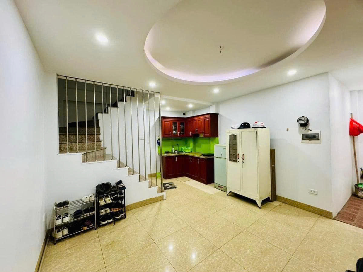 Cho thuê nhà Nguyên căn ngõ 790 Trương Định, 30m2 x 5 tầng 3 PNkk.4wc, 13 Triệu