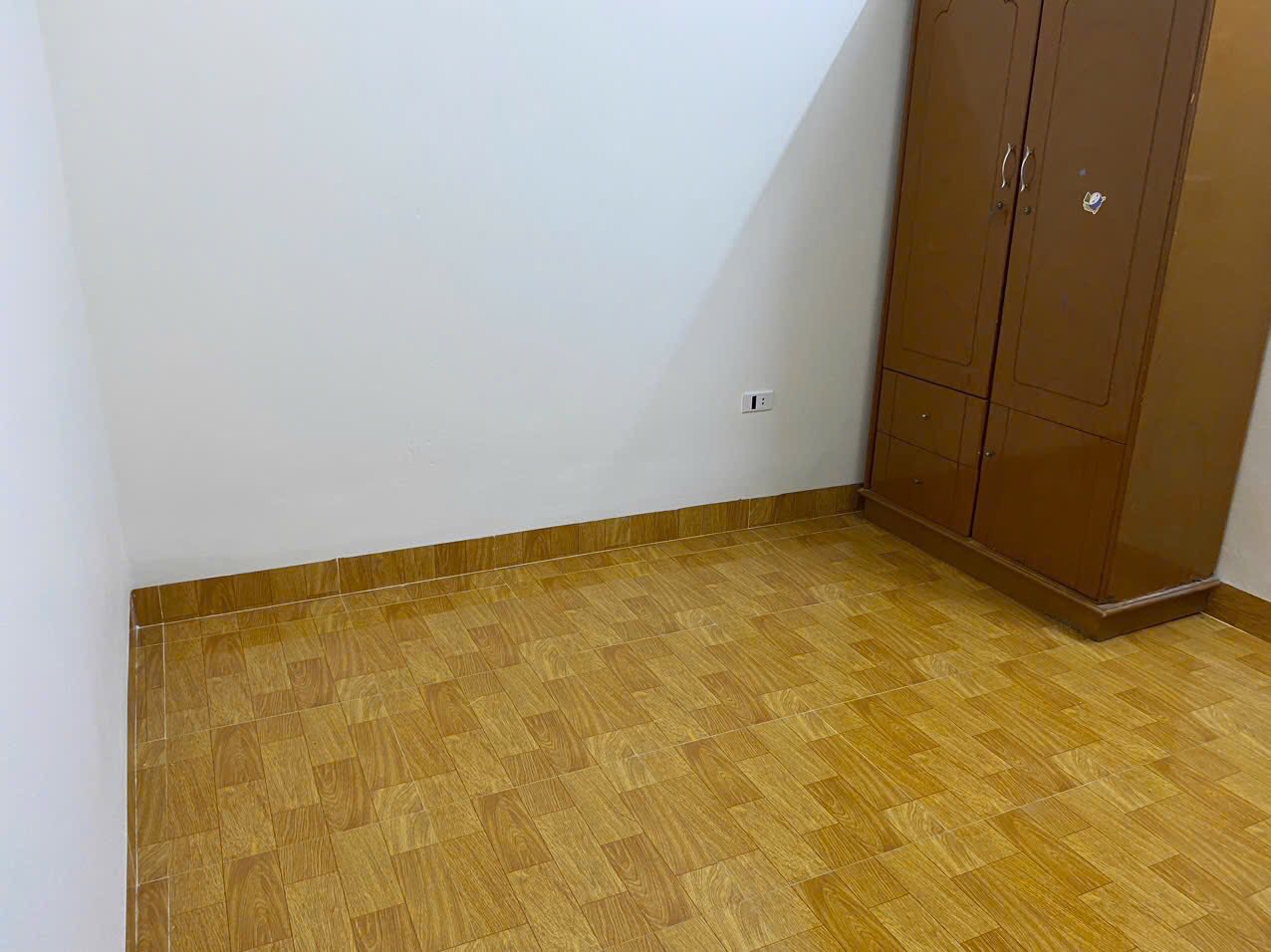 Cho thuê Tập thể Ngọc Hà, chỉ 4 Triệu vào ở ngay 1 ngủ, 1 WC tầng 3