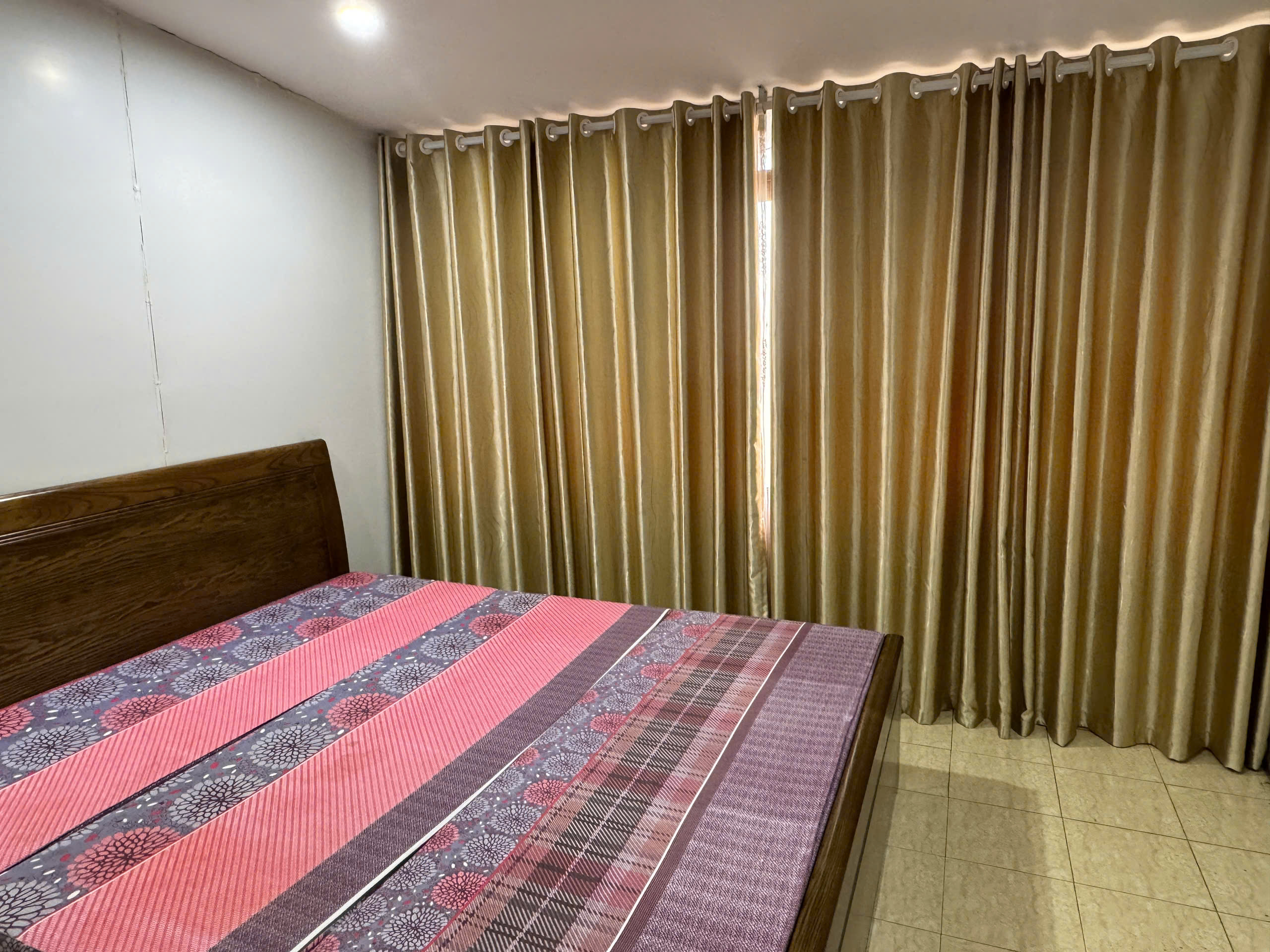 Cho thuê căn hộ Tập thể tầng 5 Phạm Ngọc Thạch, 60m2, 7 Triệu ở gđ, nhóm nữ sinh viên