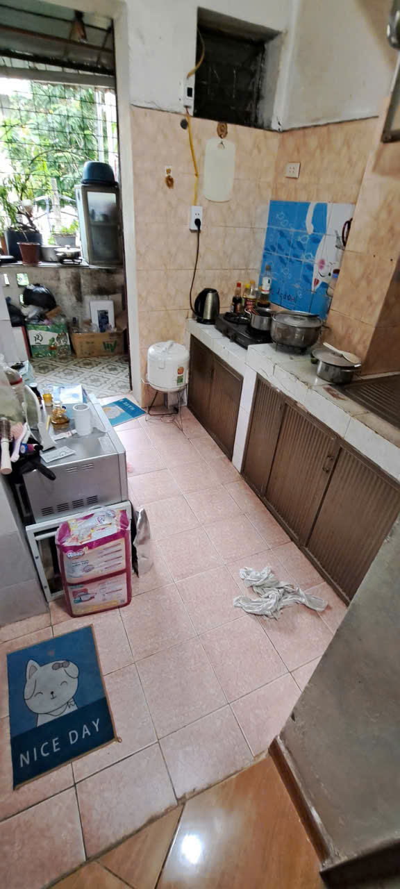Cho thuê căn hộ tập thể tầng 3 Quỳnh Mai, 50m ở tầng 3, 2 ngủ, 7tr5 /tháng ctl