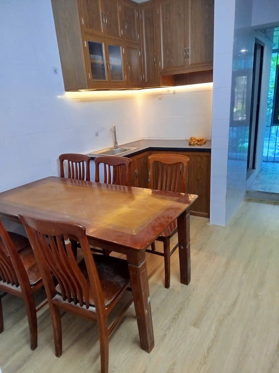 Cho thuê tập thể tầng 2 Tân Mai,72m2, 2 ngủ thông nhaub8tr/1 tháng, ĐÓNG 1 cọc 1