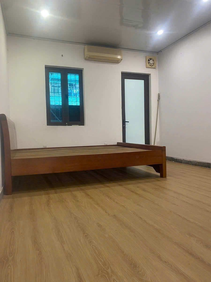 Cho thuê tập thể tầng 2 Tân Mai,72m2, 2 ngủ thông nhaub8tr/1 tháng, ĐÓNG 1 cọc 1