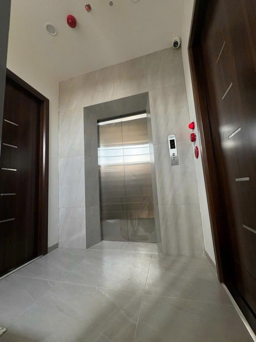 BÁN TÒA APARTMENT TRÍCH SÀI, TÂY HỒ – 100M² x 9T THANG MÁY – DÒNG TIỀN 135TR/TH – Ô TÔ