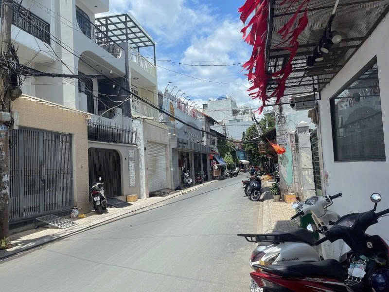 Bán nhà Cấp 4, Mặt tiền hẻm 8m Bàu Cát, ngay Đồng Đen, 4,7x23m, tiện xây, 14,9 tỷ.