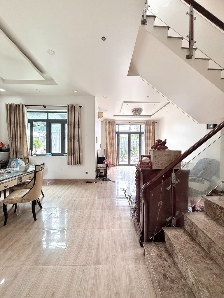 Bán nhà Lương Văn Can Quận 8 – 174m² – Hẻm xe tải 8m – Gần Bùi Minh Trực – Giá 11 tỷ 3