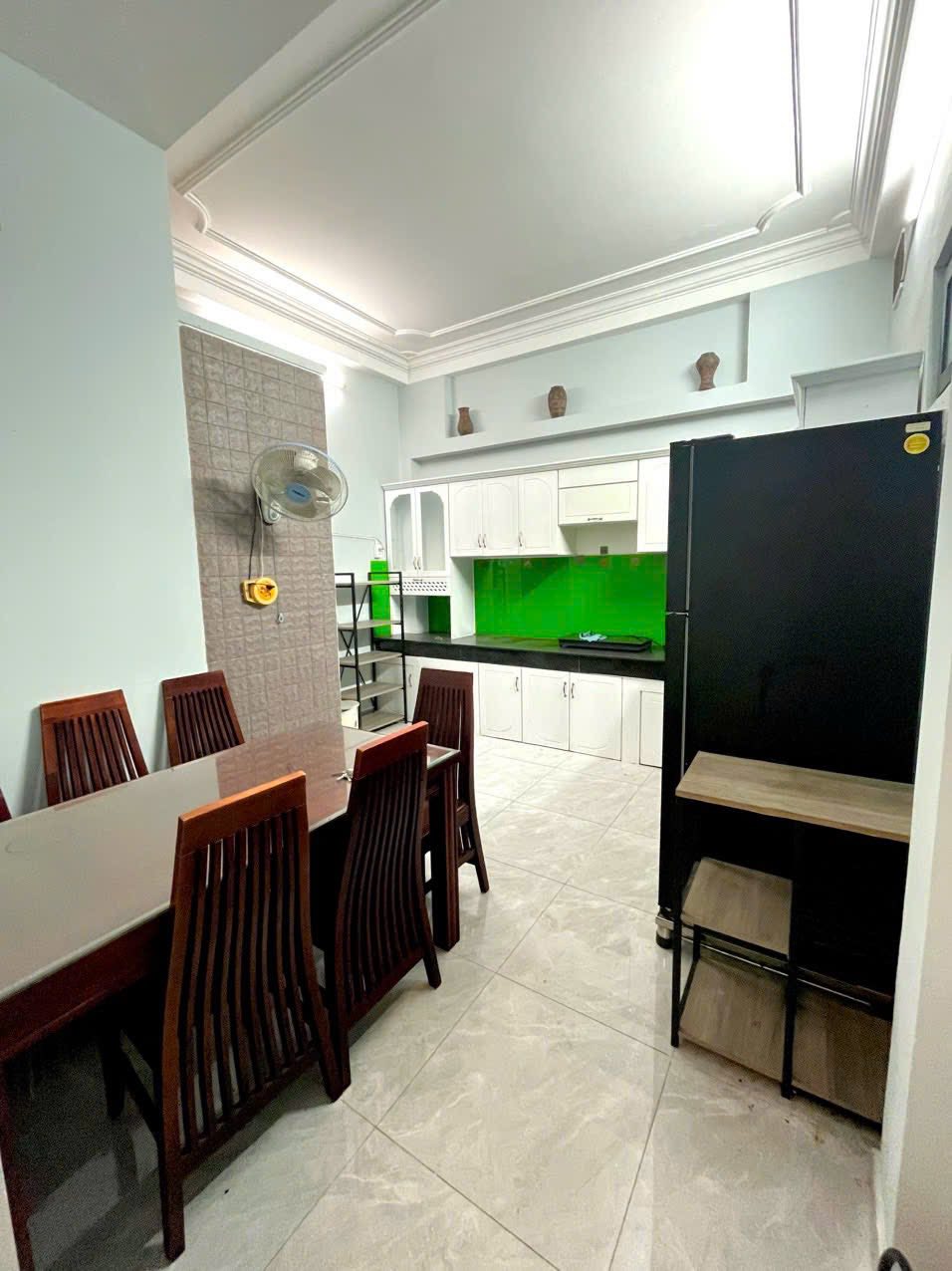 NHÀ ĐẸP HẺM Ô TÔ NGUYỄN KIỆM TRUNG TÂM TP