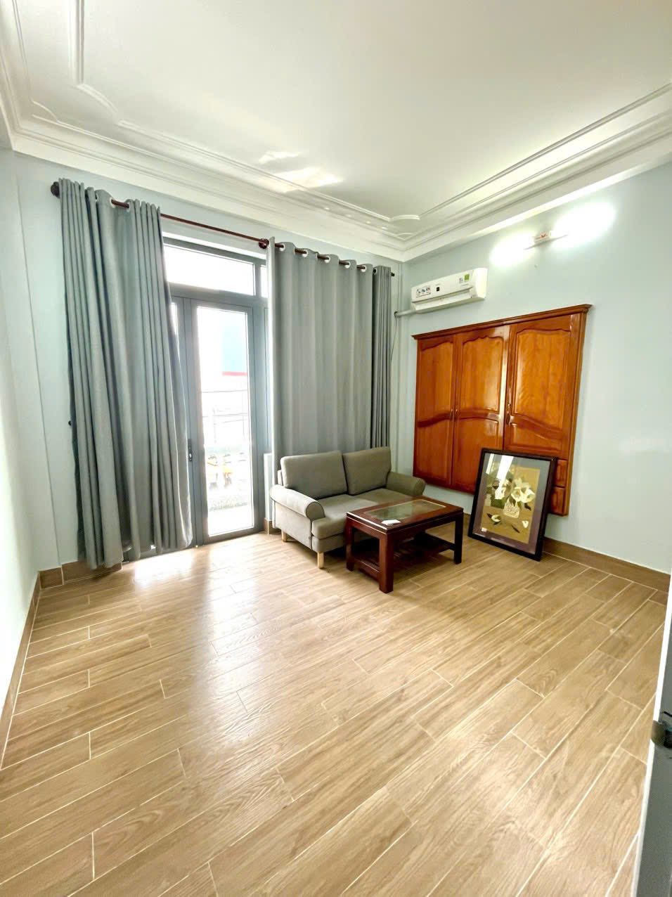 NHÀ ĐẸP HẺM Ô TÔ NGUYỄN KIỆM TRUNG TÂM TP