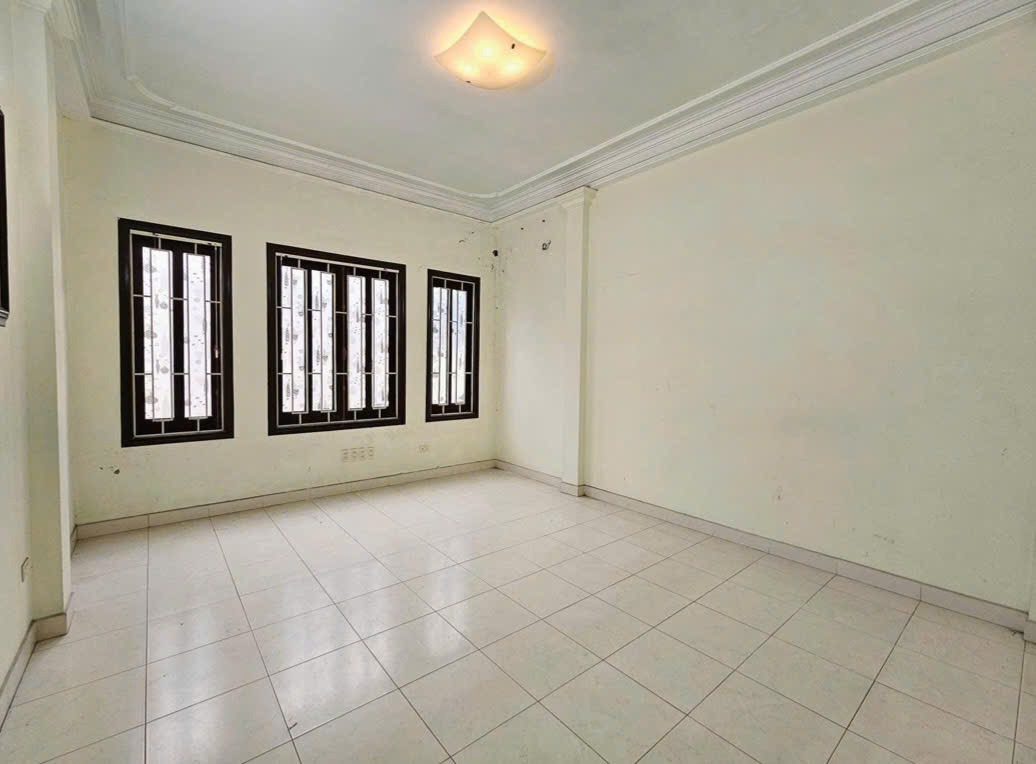 BÁN NHÀ NGUYỄN CHÍ THANH, NHÀ ĐẸP PHÂN LÔ, 2 THOÁNG, Ô TÔ ĐỖ CỬA, KINH DOANH VP – 5T x 45M2, 15.7 Tỷ