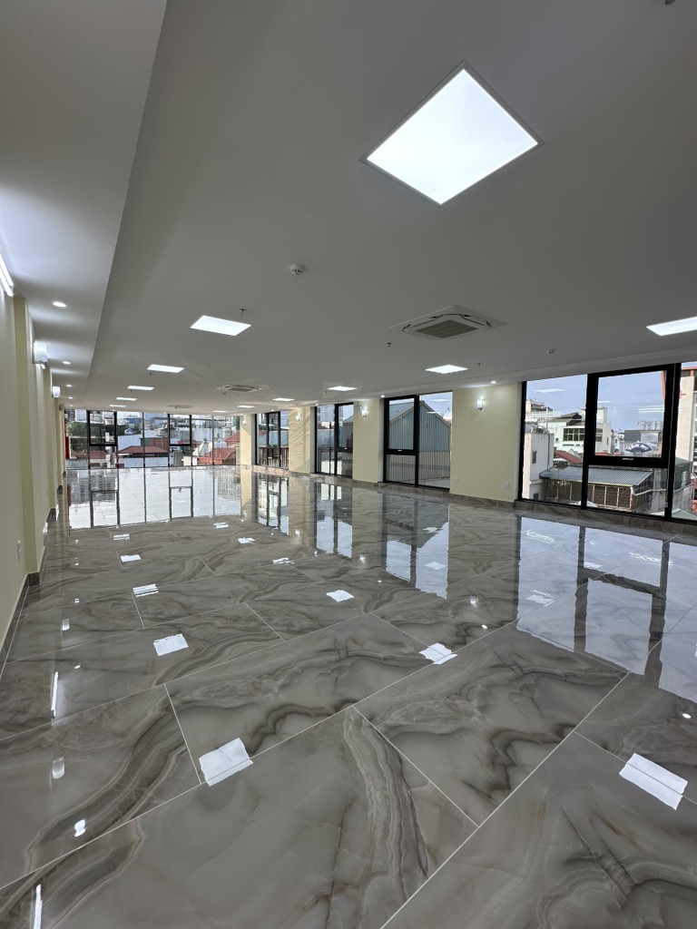 (Tin thật 100%) Bán tòa Bulding 100m2 x 8T mặt phố Nguyễn Lân – Mặt tiền 19m – Dòng tiền 1,8 tỷ/năm