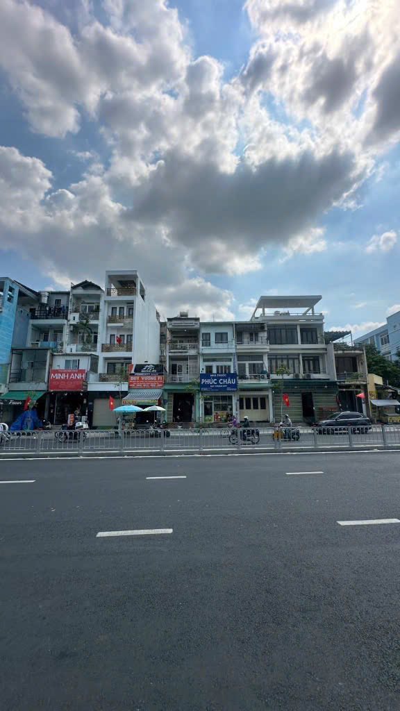 Vị Trí Vàng MTKD Dương Quảng Hàm Nhà Đẹp Sẵn Ở Kinh Doanh