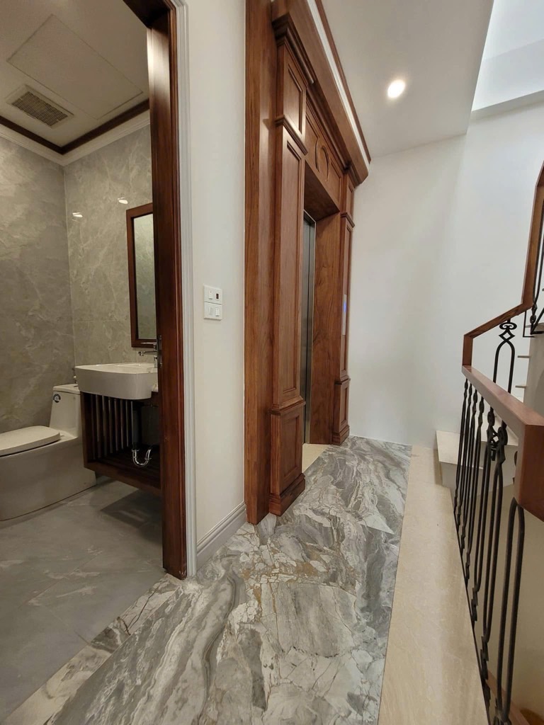 Bán nhà Khúc Thừa Dụ, Cầu Giấy, ngõ thông ô tô, 49m2, 7 tầng thang máy, chỉ 19.5 tỷ