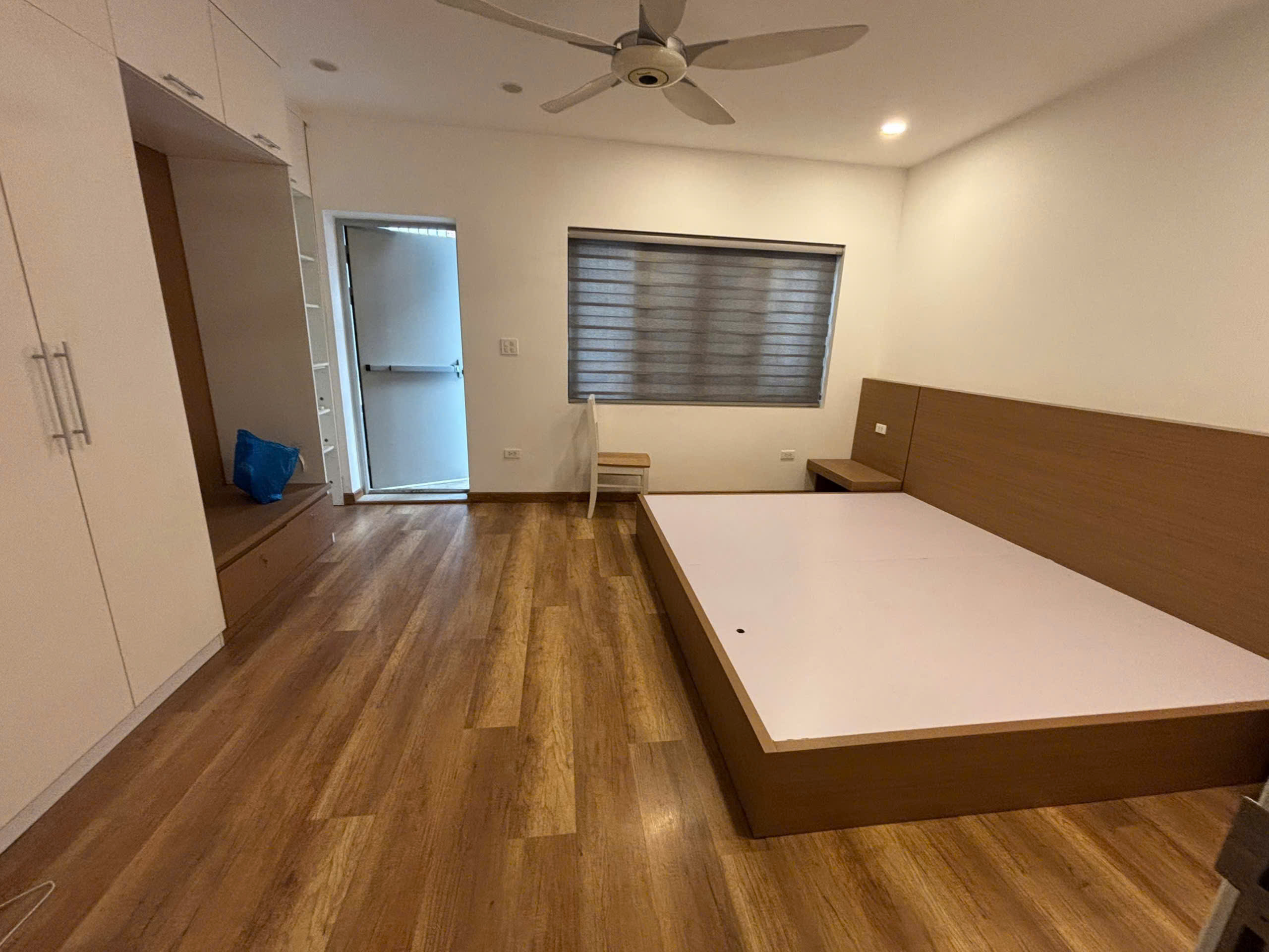 SIÊU HIẾM – XUÂN LA – PHÂN LÔ – THANG MÁY – THOÁNG TRƯỚC SAU – GARA – Ô TÔ TRÁNH – KINH DOANH VĂN PHÒNG