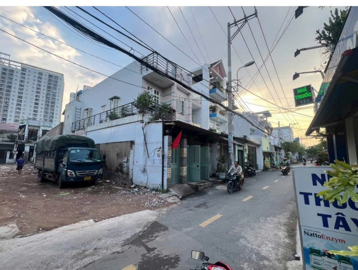 GÓC 2MT ĐẸP – NHÀ C4 ĐƯỜNG TÂN THỚI NHẤT 13 (ĐÔNG HƯNG THUẬN, Q12) – GIÁ CHỈ 16,5 TỶ