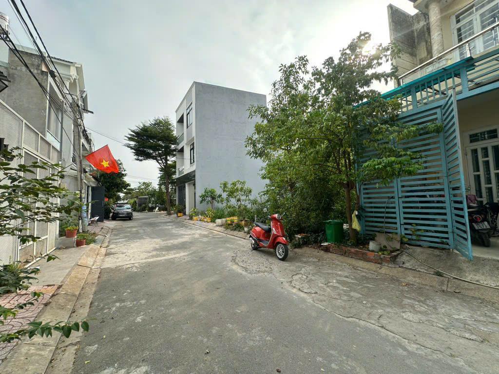 Nhà đẹp, sổ riêng, diện tích đắc lộc cách chợ Thủ Đức chỉ vài bước chân.