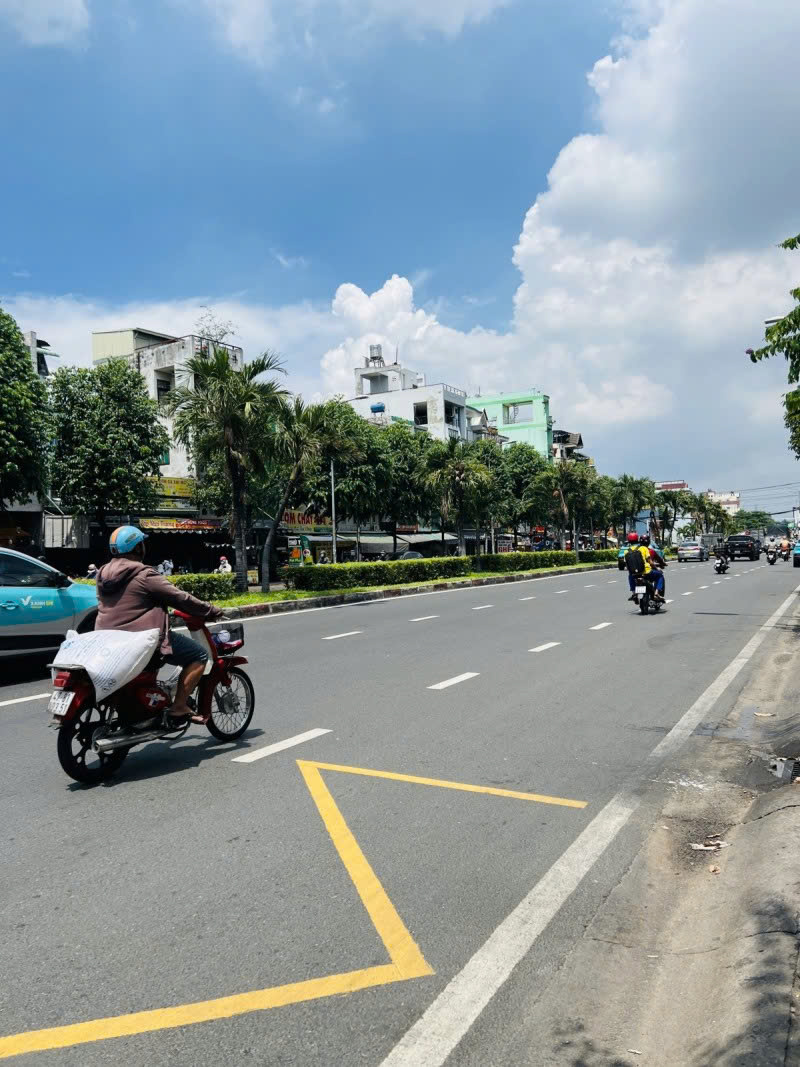 Bán nhà Mặt tiền Tô Ký – ngay Chợ Cầu – Quang Trung, 5,2x16m, nở hậu 9,3m, Cấp 4, 14,5 tỷ.
