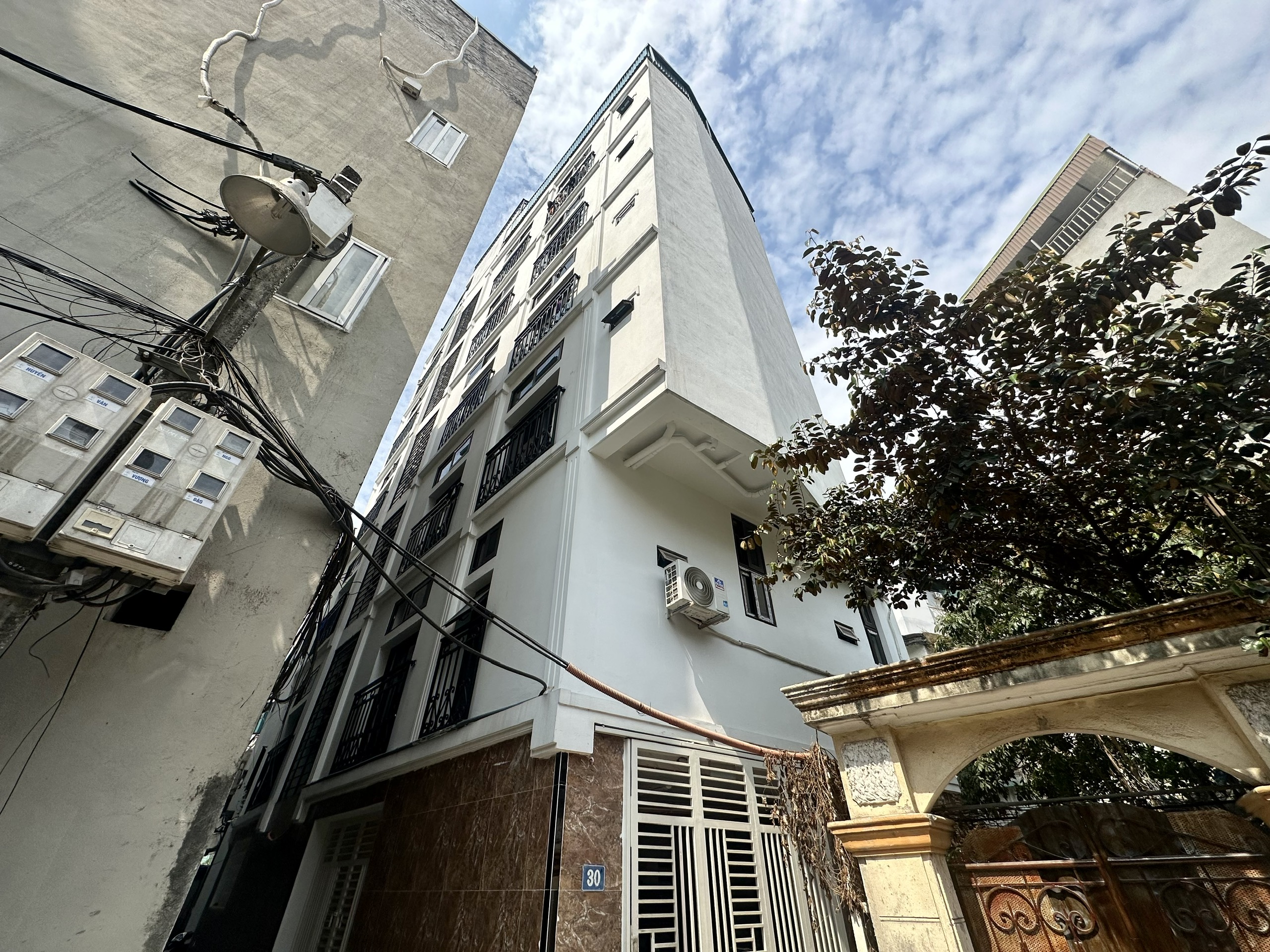 (Tin thật 100%) Bán CHDV lô góc 100m2 x 24CH ngõ 74 Cầu Diễn – Cách ô tô 50m – Dòng tiền 1,2 tỷ/năm