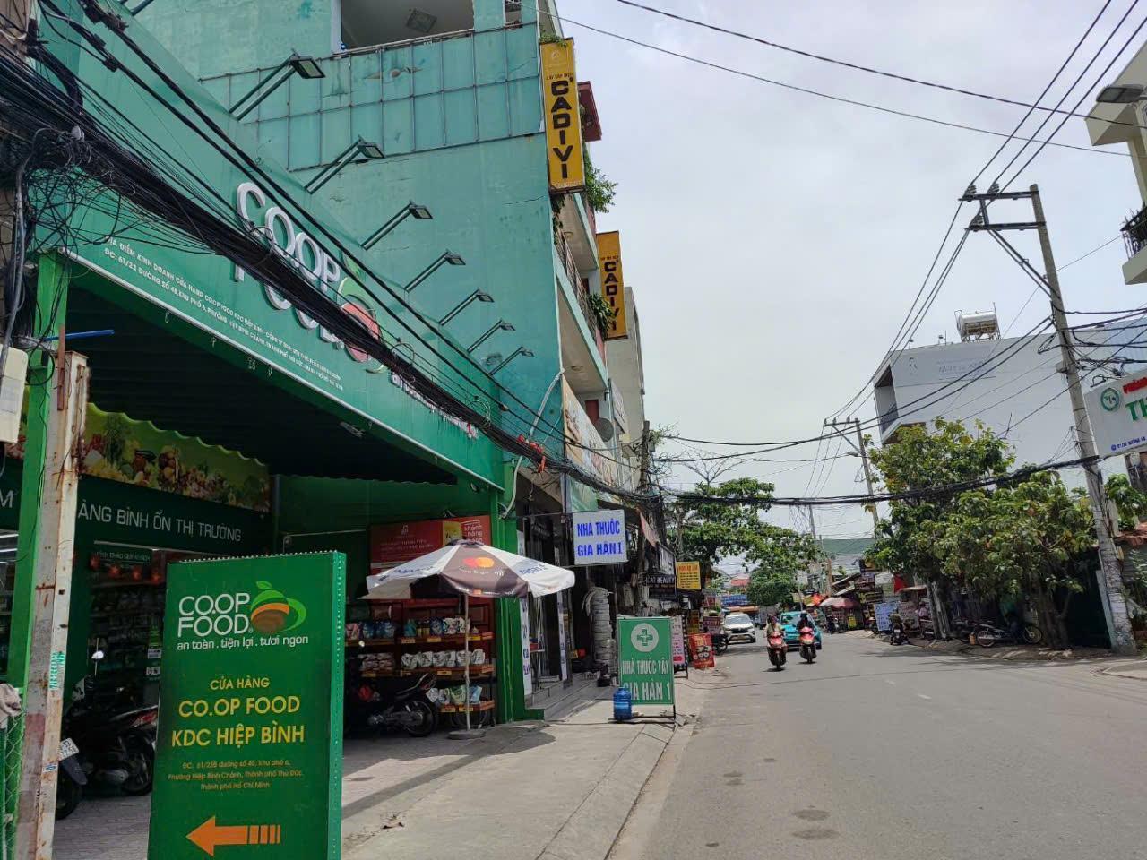Nhà đẹp 4 tầng hẻm xe hơi giá chỉ 5,6 tỷ ngay Phạm Văn Đồng.