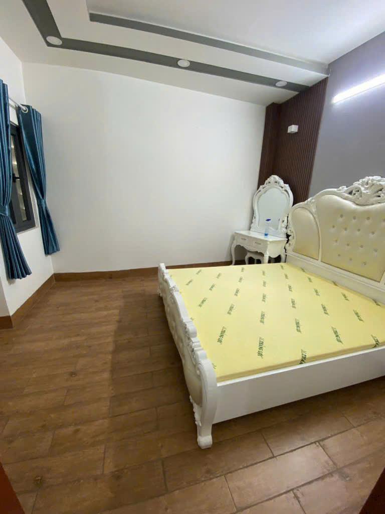Nhà đẹp 4 tầng hẻm xe hơi giá chỉ 5,6 tỷ ngay Phạm Văn Đồng.