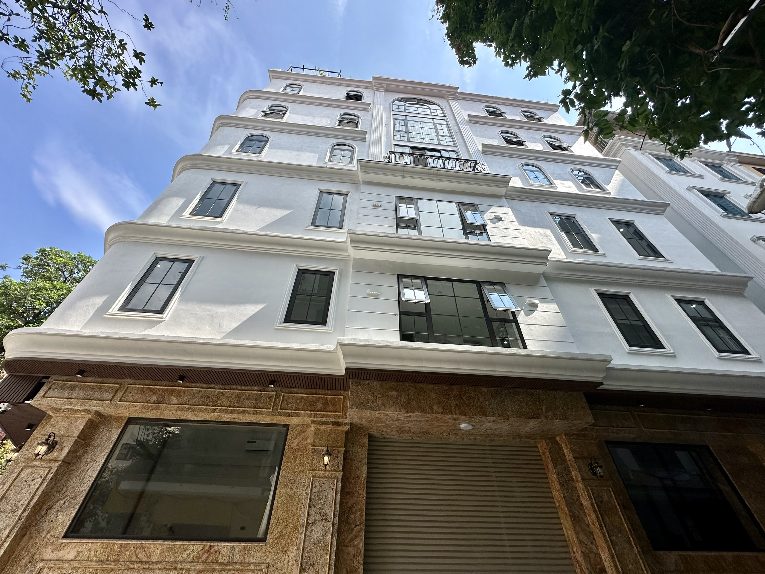 (Tin thật 100%) Bán Apartment 3 mặt tiền tại mặt phố Hoàng Sâm – Đường 2 ô tô tránh – DT 1,3 tỷ/năm