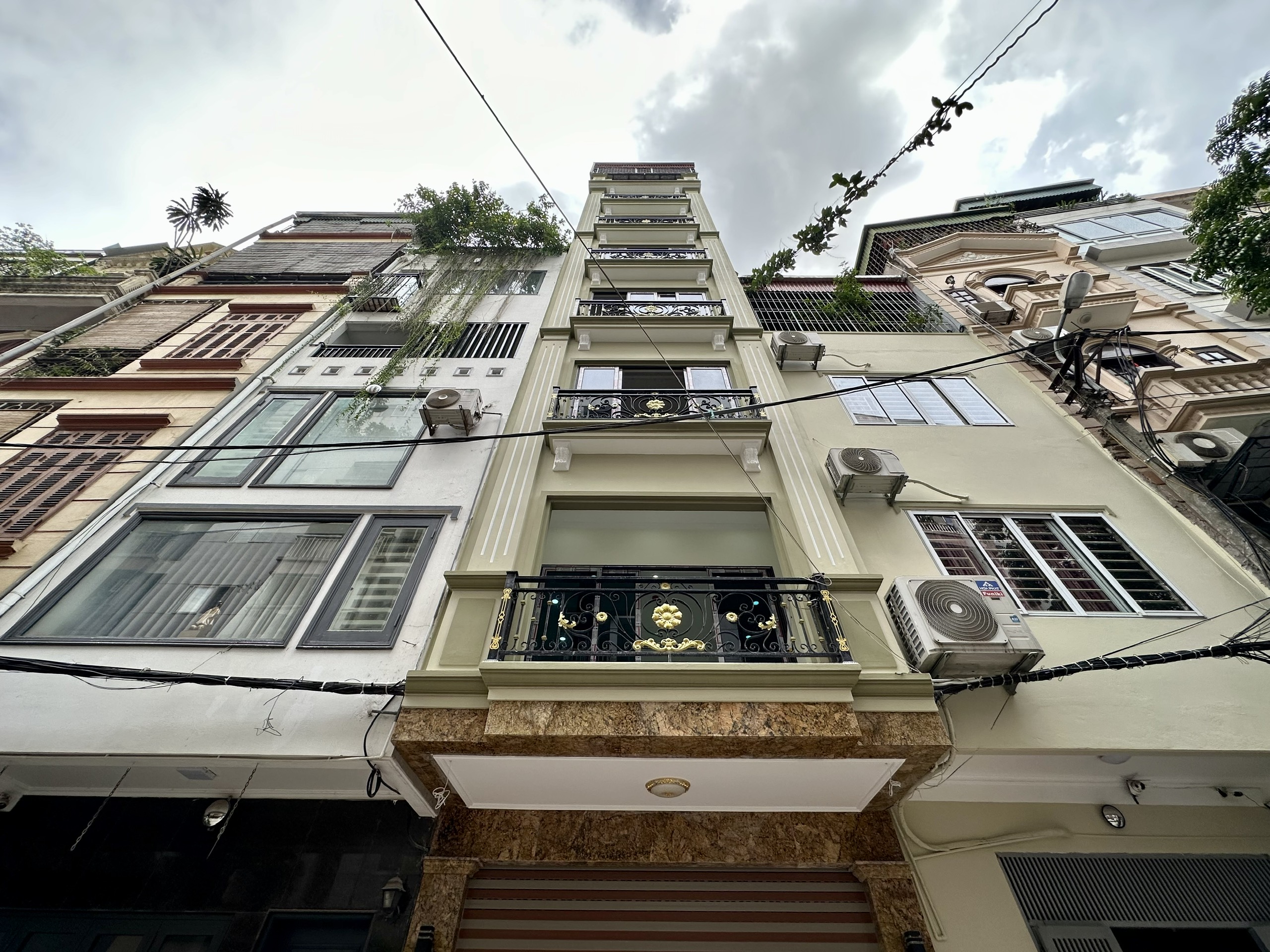 (Tin thật 100%) Bán nhà 50m2 x 8T phố Vĩnh Phúc – Phân lô ô tô tránh – Để ở hoặc làm VP kinh doanh