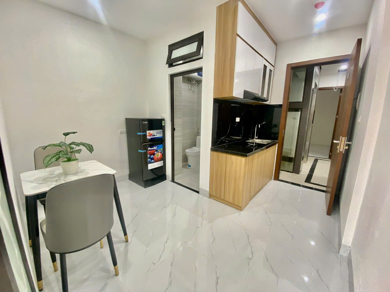 (Cực hiếm) Phòng 1N1K cao cấp 28m2 mới khai trương tại ngõ 113 Thái Thịnh – Nội thất cao cấp
