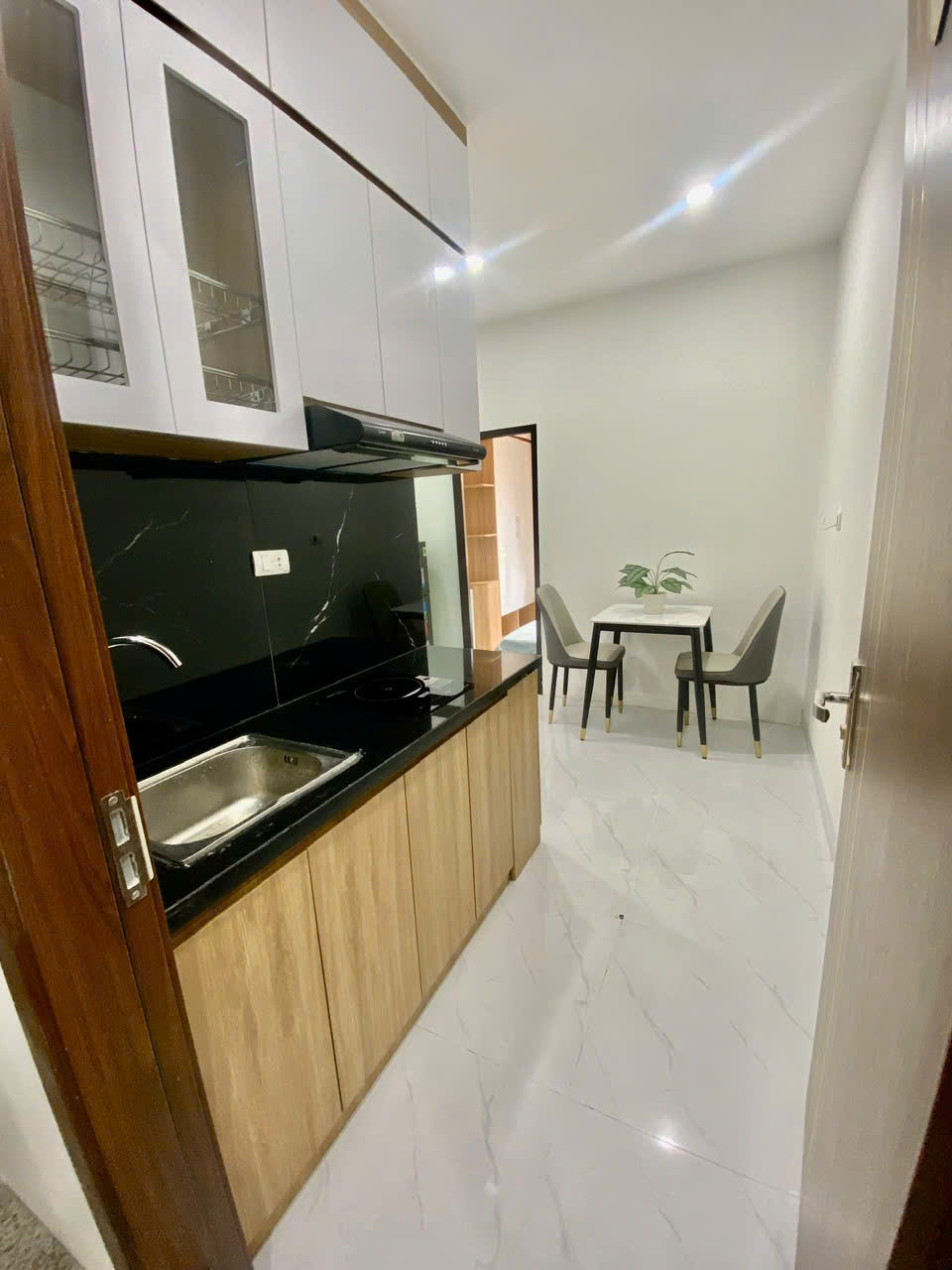 (Cực hiếm) Phòng 1N1K cao cấp 28m2 mới khai trương tại ngõ 113 Thái Thịnh – Nội thất cao cấp