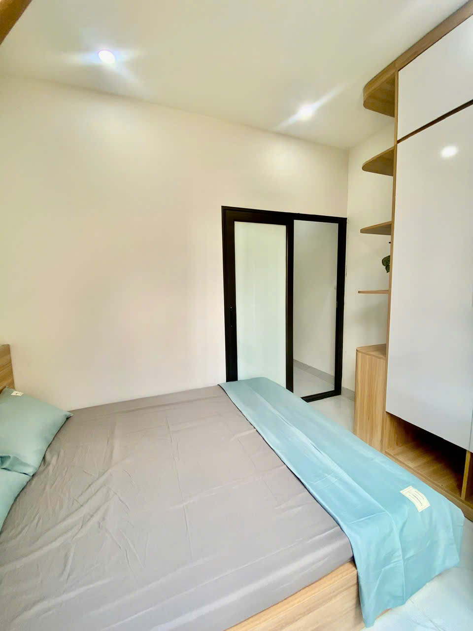 (Cực hiếm) Phòng 1N1K cao cấp 28m2 mới khai trương tại ngõ 113 Thái Thịnh – Nội thất cao cấp