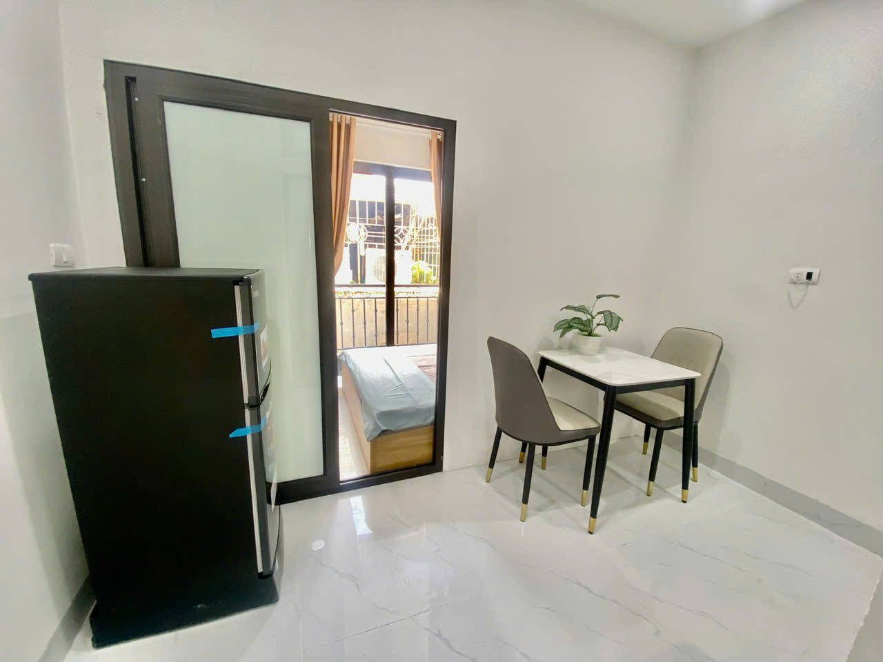 (Cực hiếm) Phòng 1N1K cao cấp 28m2 mới khai trương tại ngõ 113 Thái Thịnh – Nội thất cao cấp