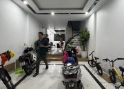 Rất Gấp!! Bán Nhà Phân Lô Vũ Hữu, Ô Tô Tránh, 2 Thoáng, Sổ Hoa Hậu, Chỉ 18 Tỷ