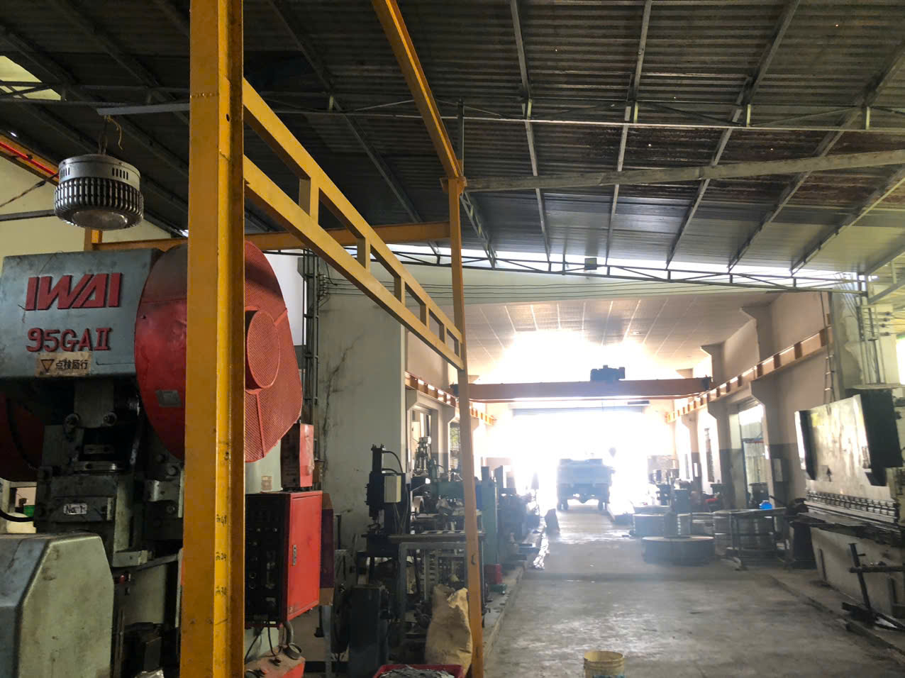 XƯỞNG MẶT TIỀN GIÁP Q12, 4000M2 SÀN, ĐƯỜNG XE LỚN, GẦN FULL THỔ, CÁCH QL13 1KM