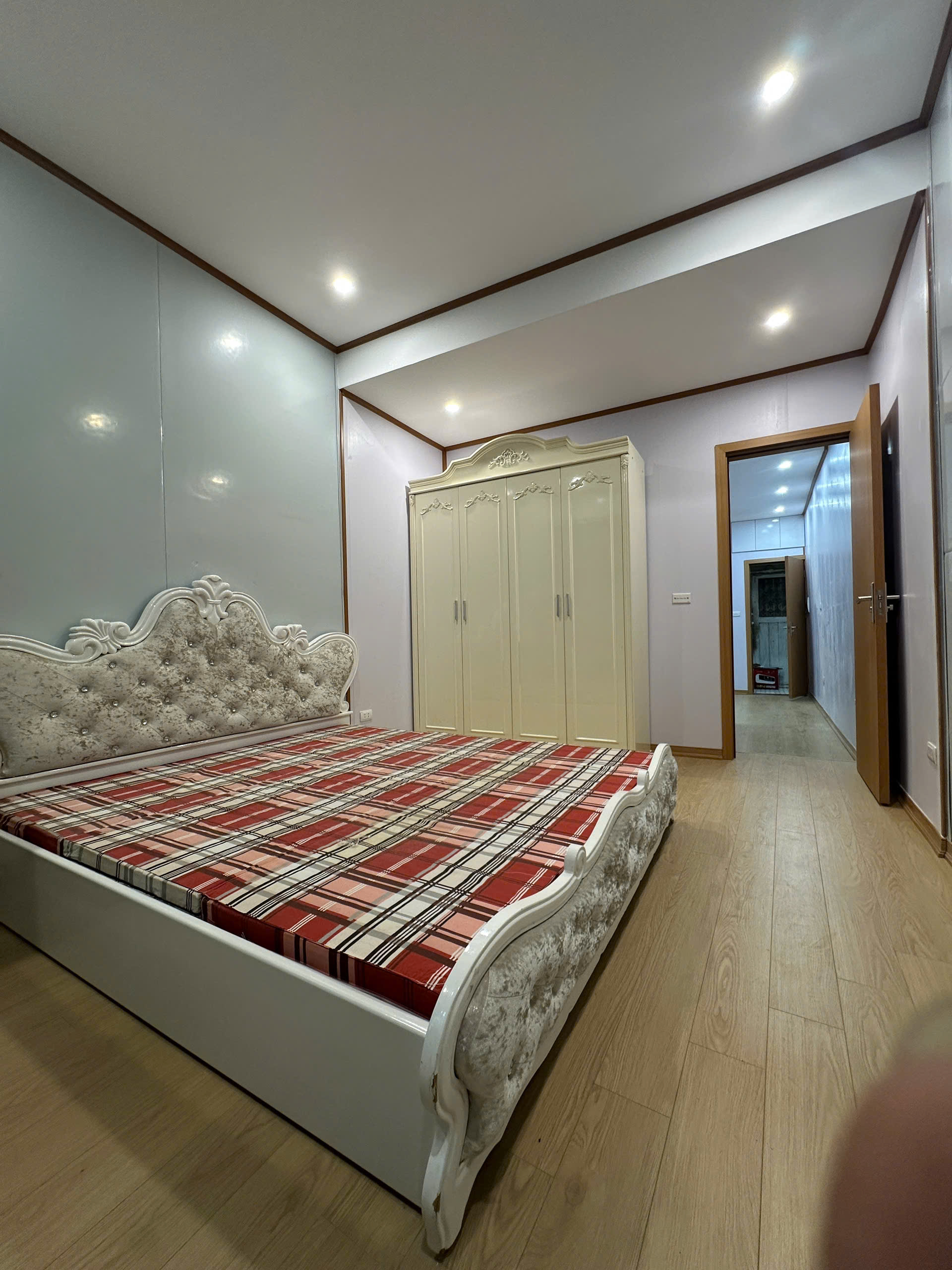 BÁN NHÀ TẬP THỂ THÁI THỊNH ĐỐNG ĐA – 50M 2 NGỦ Ô TÔ ĐỖ CỔNG – NHÀ ĐẸP FULL NỘI THẤT Ở NGAY – LH 0326.213.286