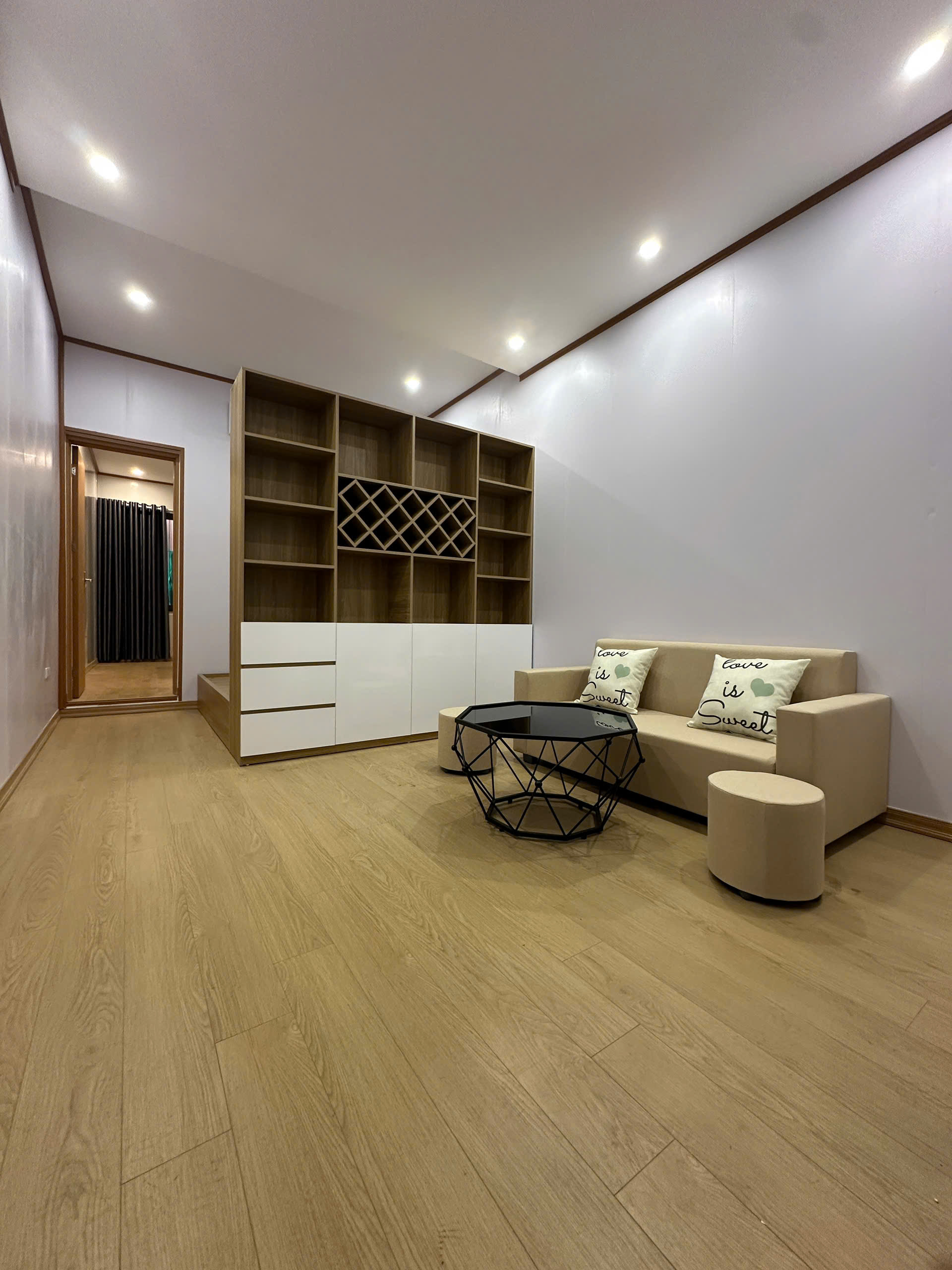 BÁN NHÀ TẬP THỂ THÁI THỊNH ĐỐNG ĐA – 50M 2 NGỦ Ô TÔ ĐỖ CỔNG – NHÀ ĐẸP FULL NỘI THẤT Ở NGAY – LH 0326.213.286