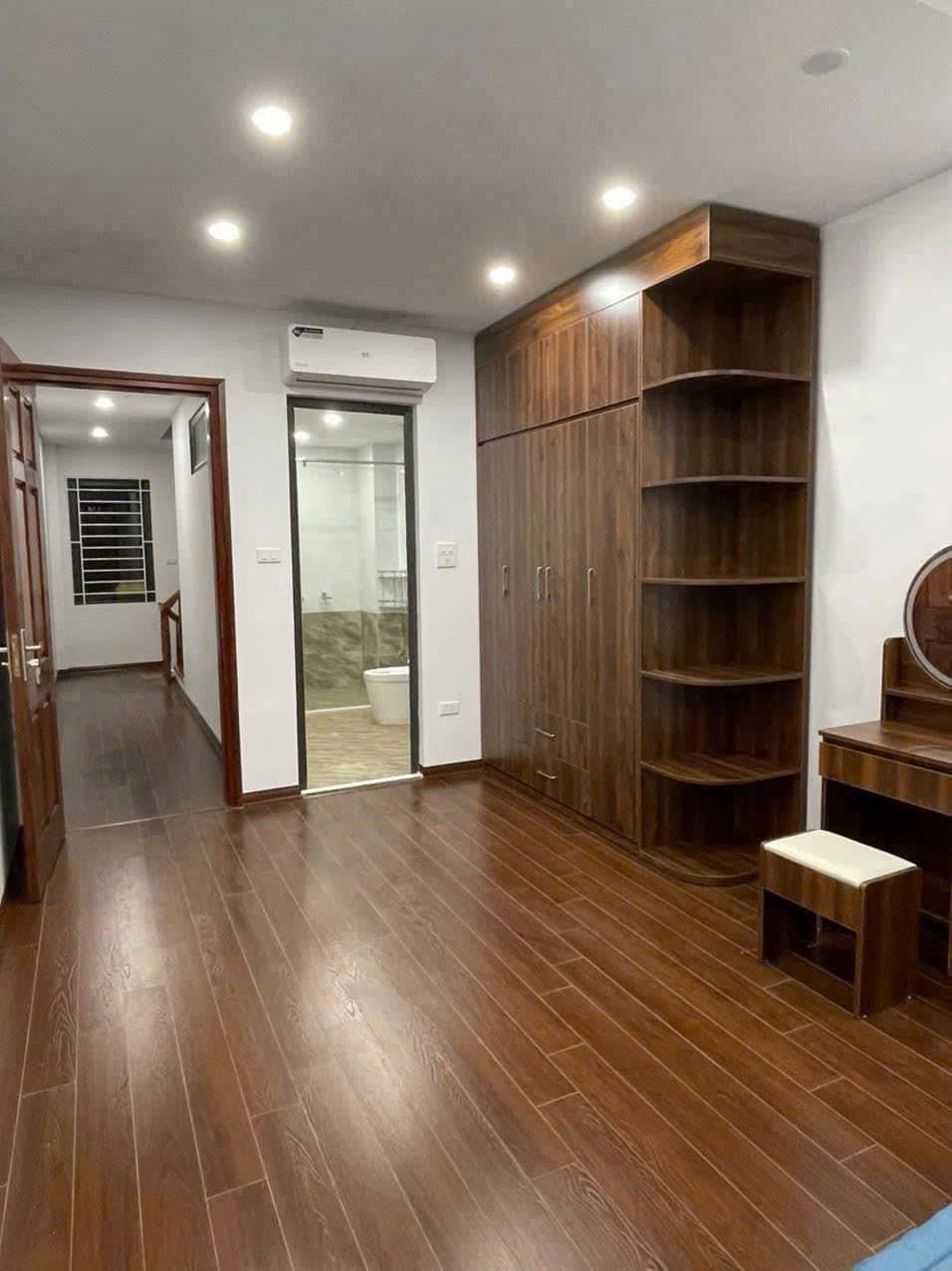 🔥 CHO THUÊ NHÀ NGỌC THỤY – 4 TẦNG – FULL ĐỒ – Ô TÔ VÀO NHÀ – 8 TRIỆU/THÁNG 🔥