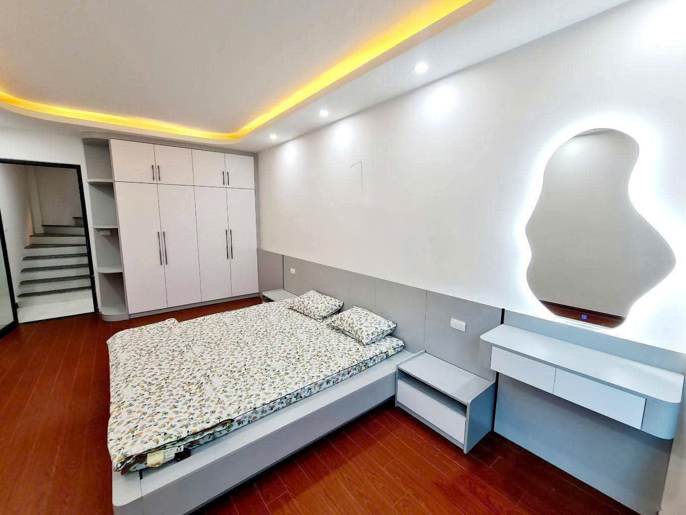 BÁN NHÀ TẠI PHỐ QUYẾT THẮNG – YÊN NGHĨA- HÀ ĐÔNG Ô TÔ ĐẬU TRONG NHÀ. KINH DOANH TỐT, CHỈ 9TY HƠN TÝ