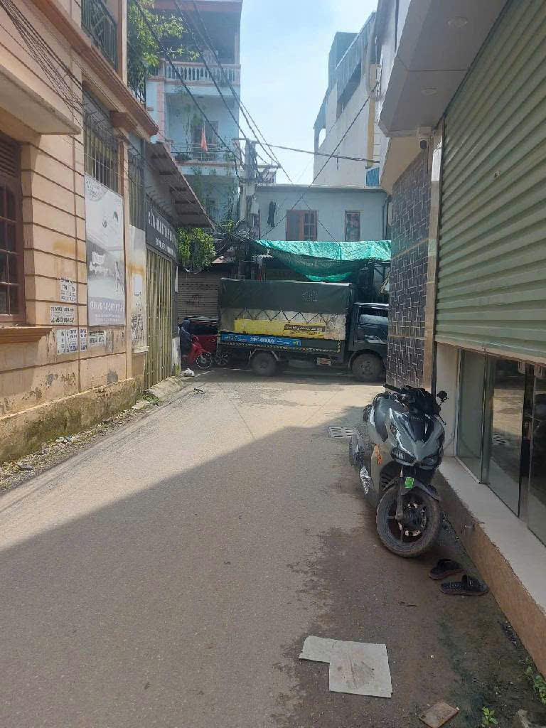 BÁN NHÀ TẠI PHỐ QUYẾT THẮNG – YÊN NGHĨA- HÀ ĐÔNG Ô TÔ ĐẬU TRONG NHÀ. KINH DOANH TỐT, CHỈ 9TY HƠN TÝ