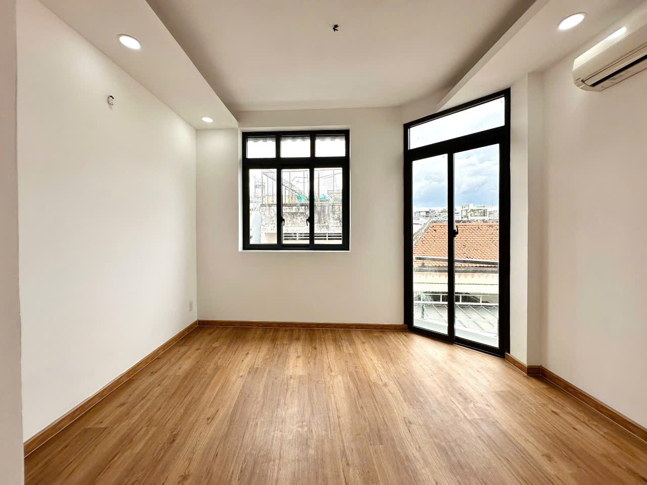 Rẻ hơn 1.5 tỷ! bán nhà 4 tầng Lê Quang Định P.11 Bình Thạnh 3PN 4WC giá chỉ 5.590 Tỷ
