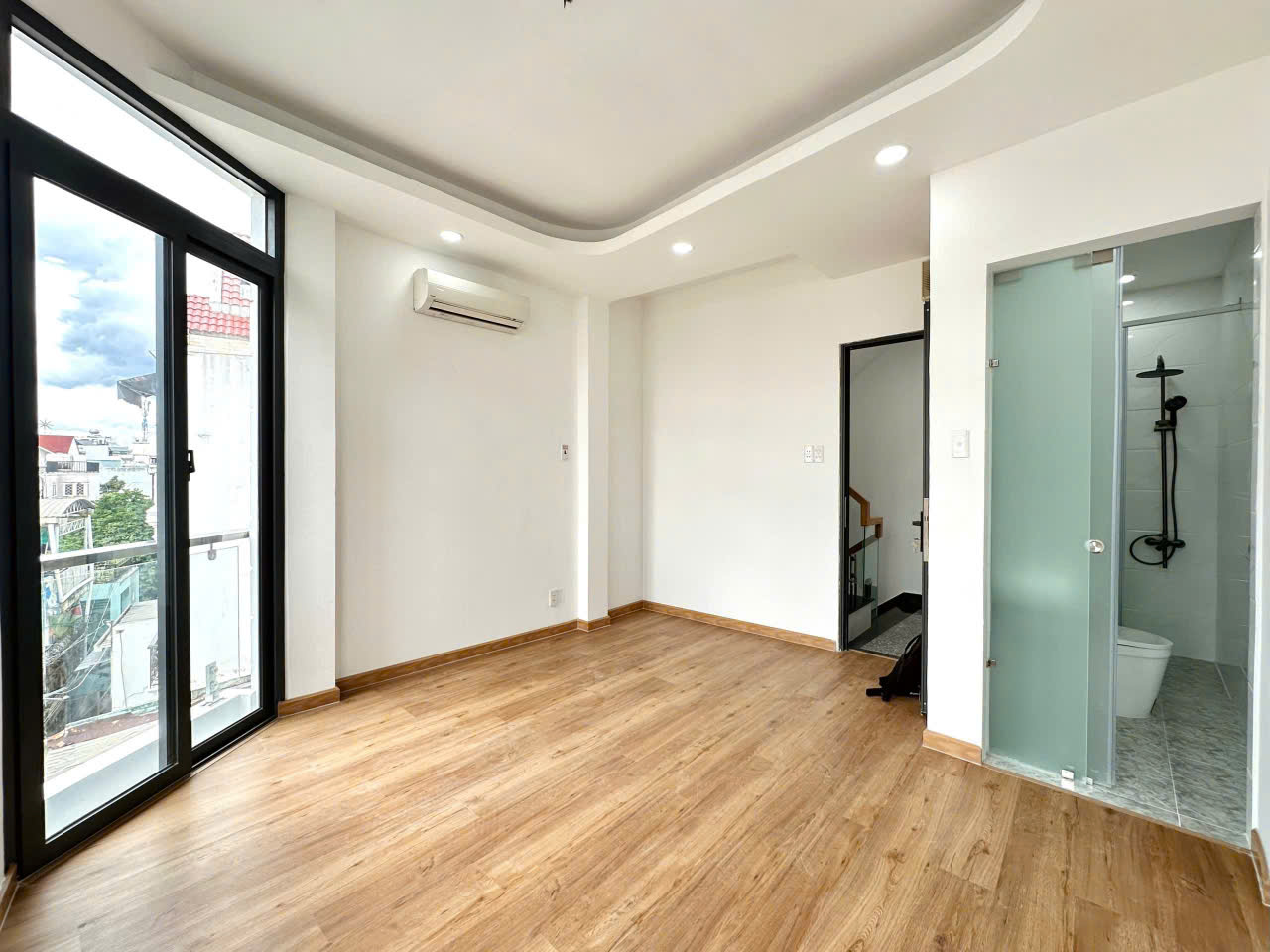 Rẻ hơn 1.5 tỷ! bán nhà 4 tầng Lê Quang Định P.11 Bình Thạnh 3PN 4WC giá chỉ 5.590 Tỷ