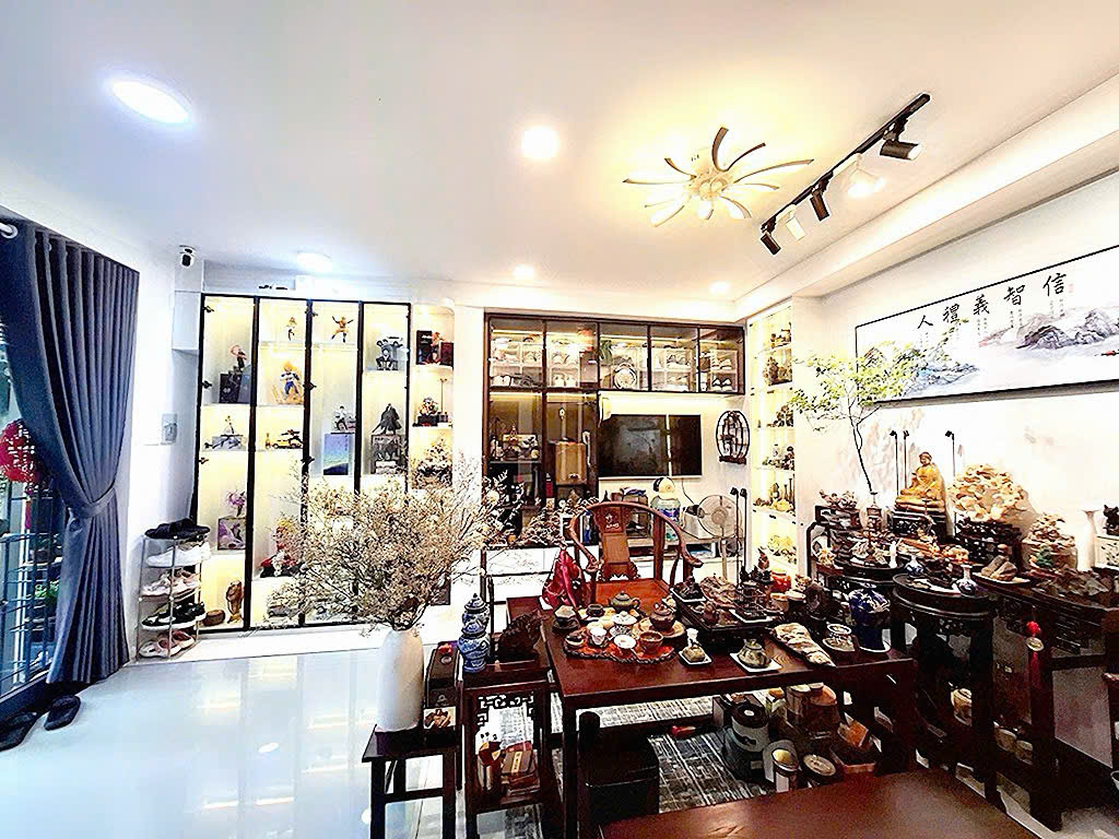 BÁN NHÀ 5 TẦNG – XE HƠI NGỦ TRONG NHÀ Đ. LÊ VĂN SỸ, QUẬN 3 – KHU VIP XUNG QUANH TOÀN BIỆT THỰ XỊN SÒ